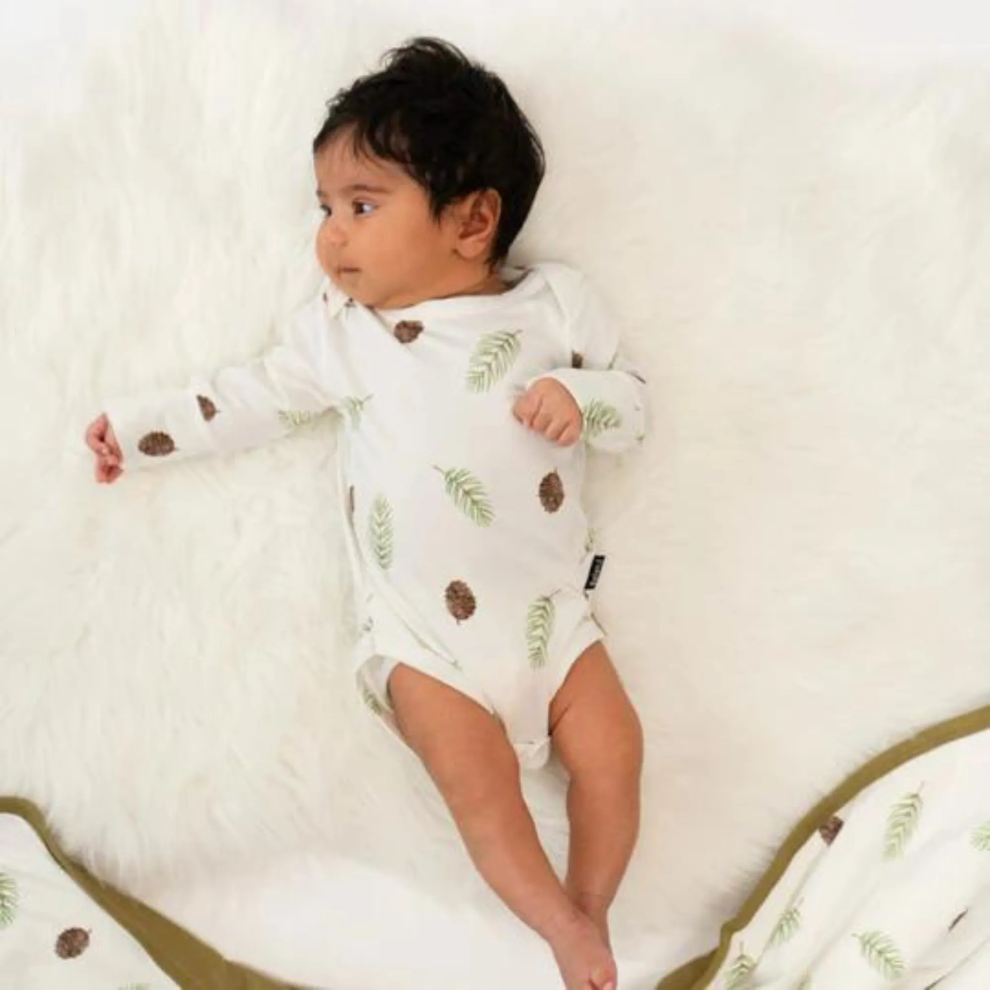 BELAN J Long Sleeves Onesie - Pine Cones