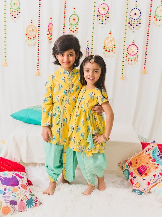 Boys  Yellow Printed Angrakha Pure Cotton Kurta With Trousers - Ps Peaches