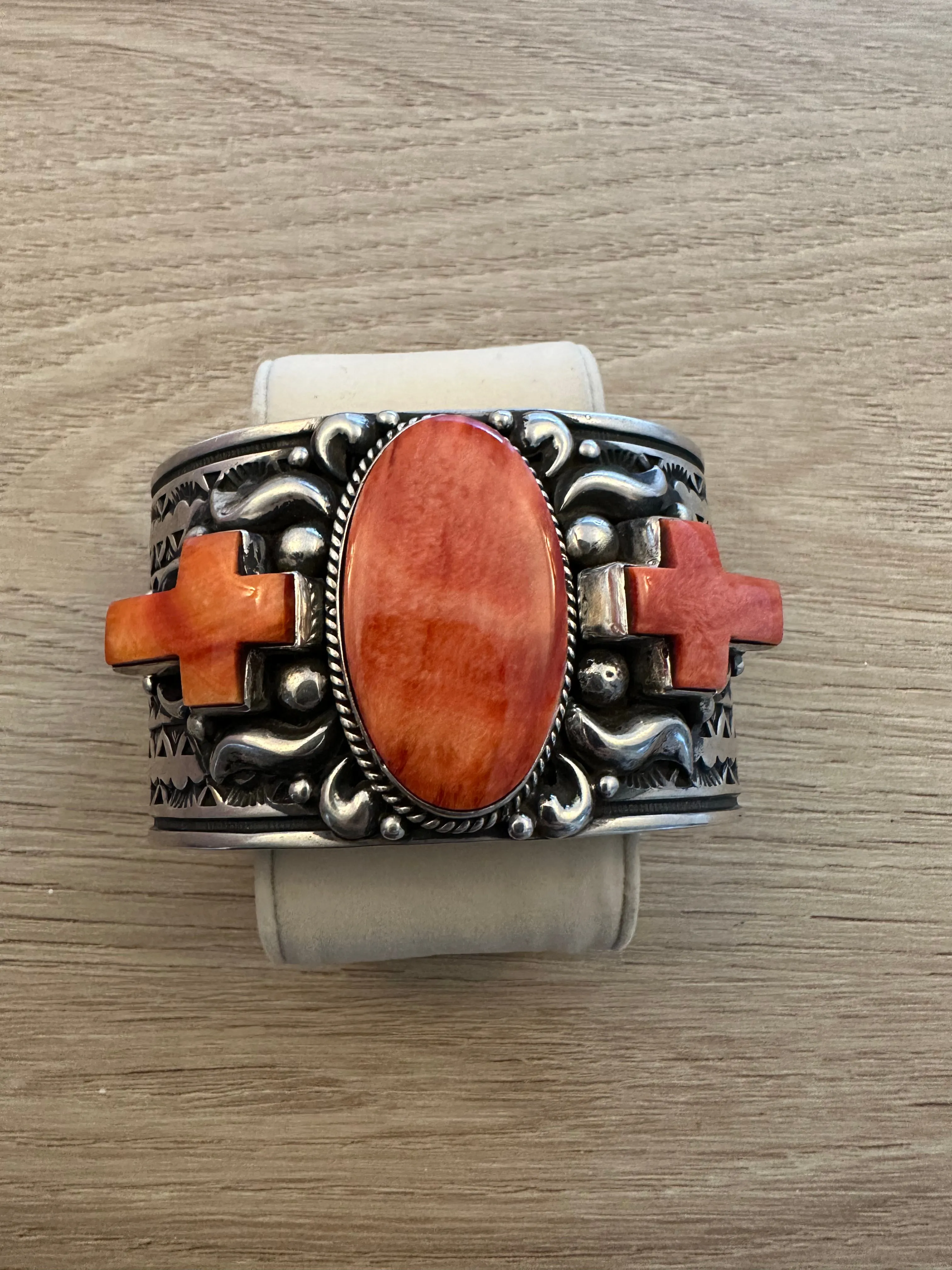 Huge Navajo Spiny Oyster Cross Cuff