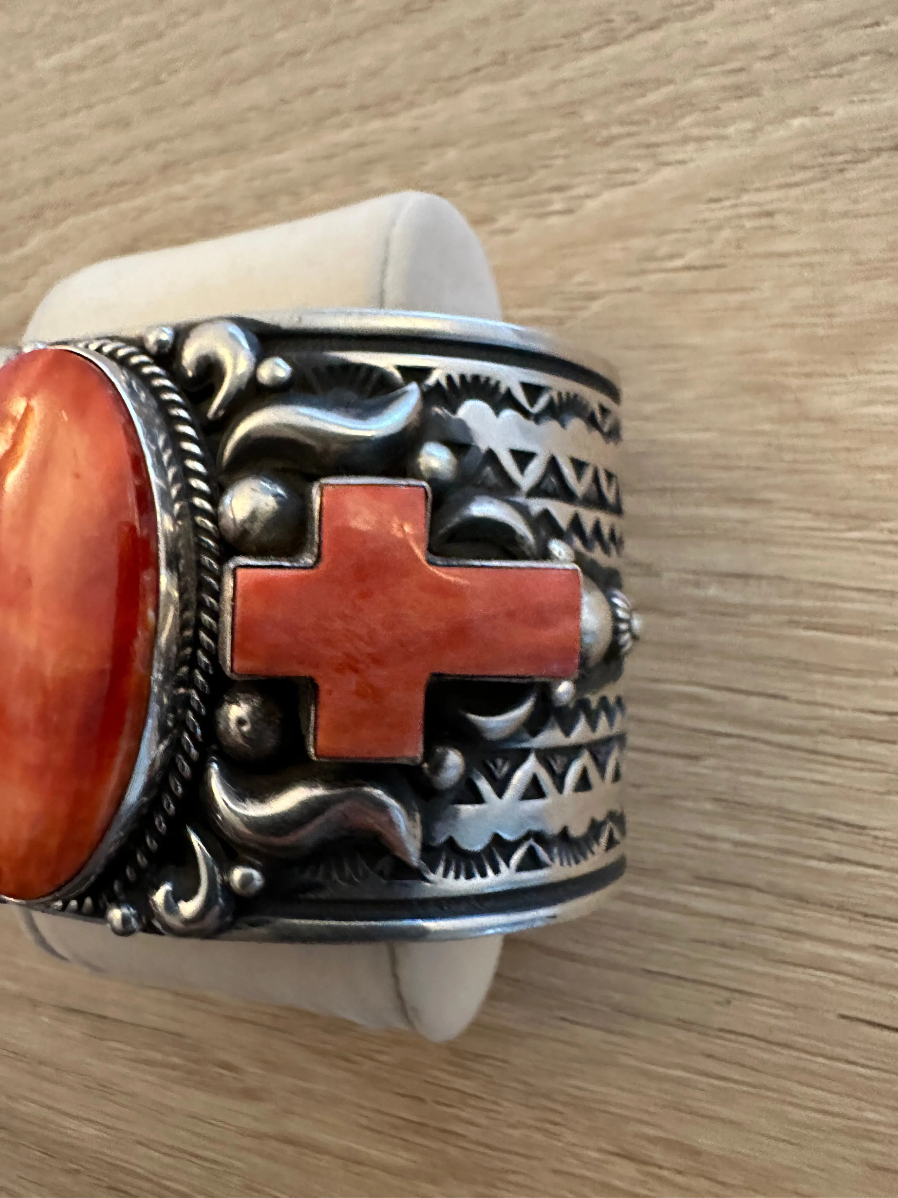 Huge Navajo Spiny Oyster Cross Cuff