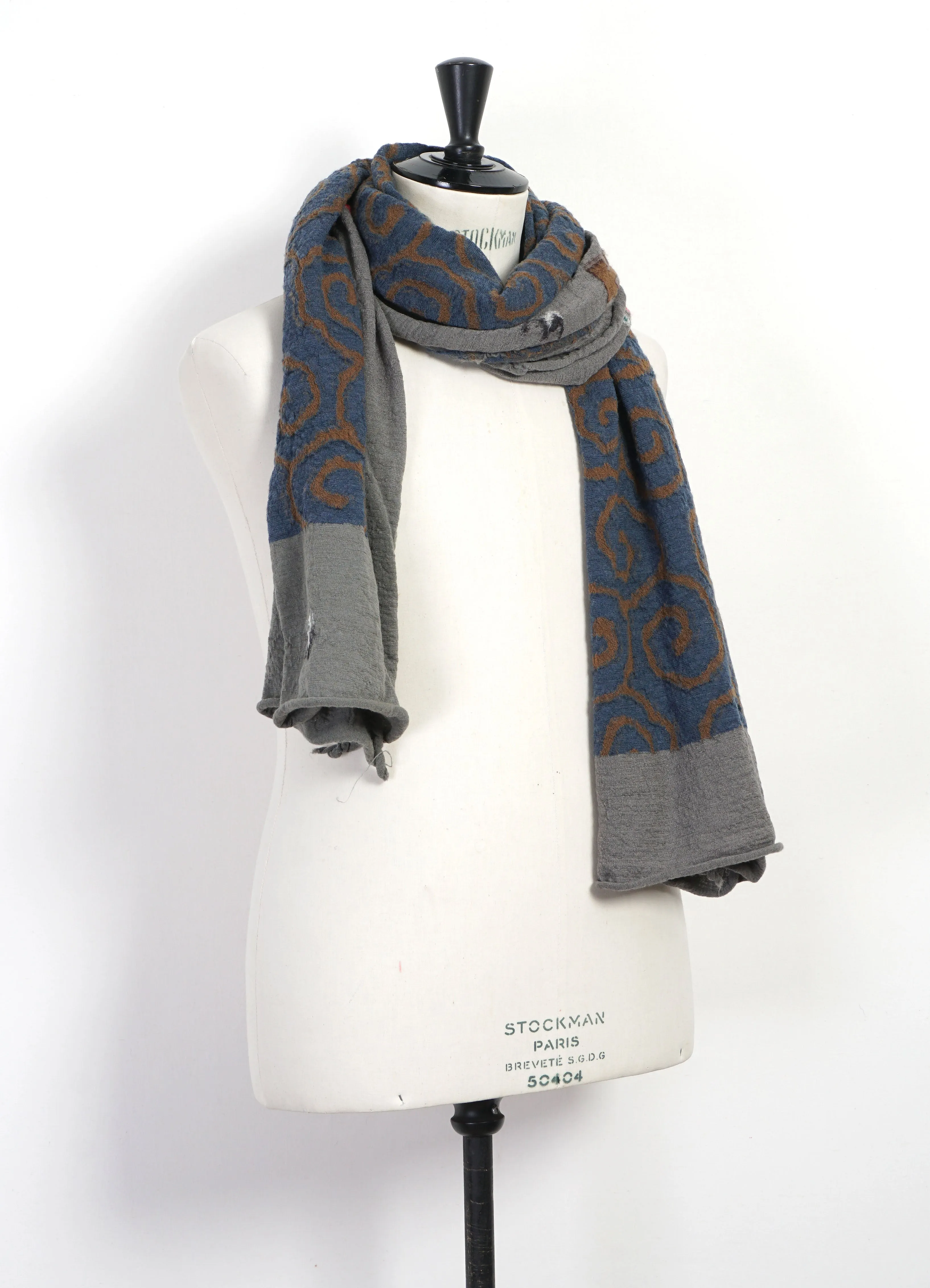 KARAKUSA NECTAR | Compressed Wool Scarf | Grey/Blue