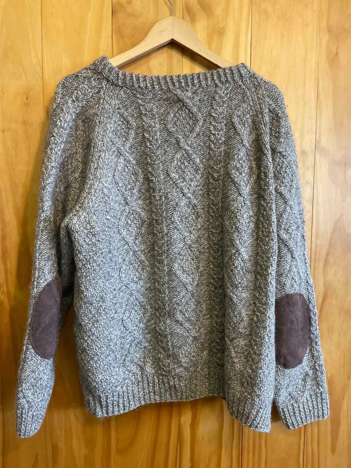 Size Large An Irish Tradition Men's Sweater & Sweatshirt