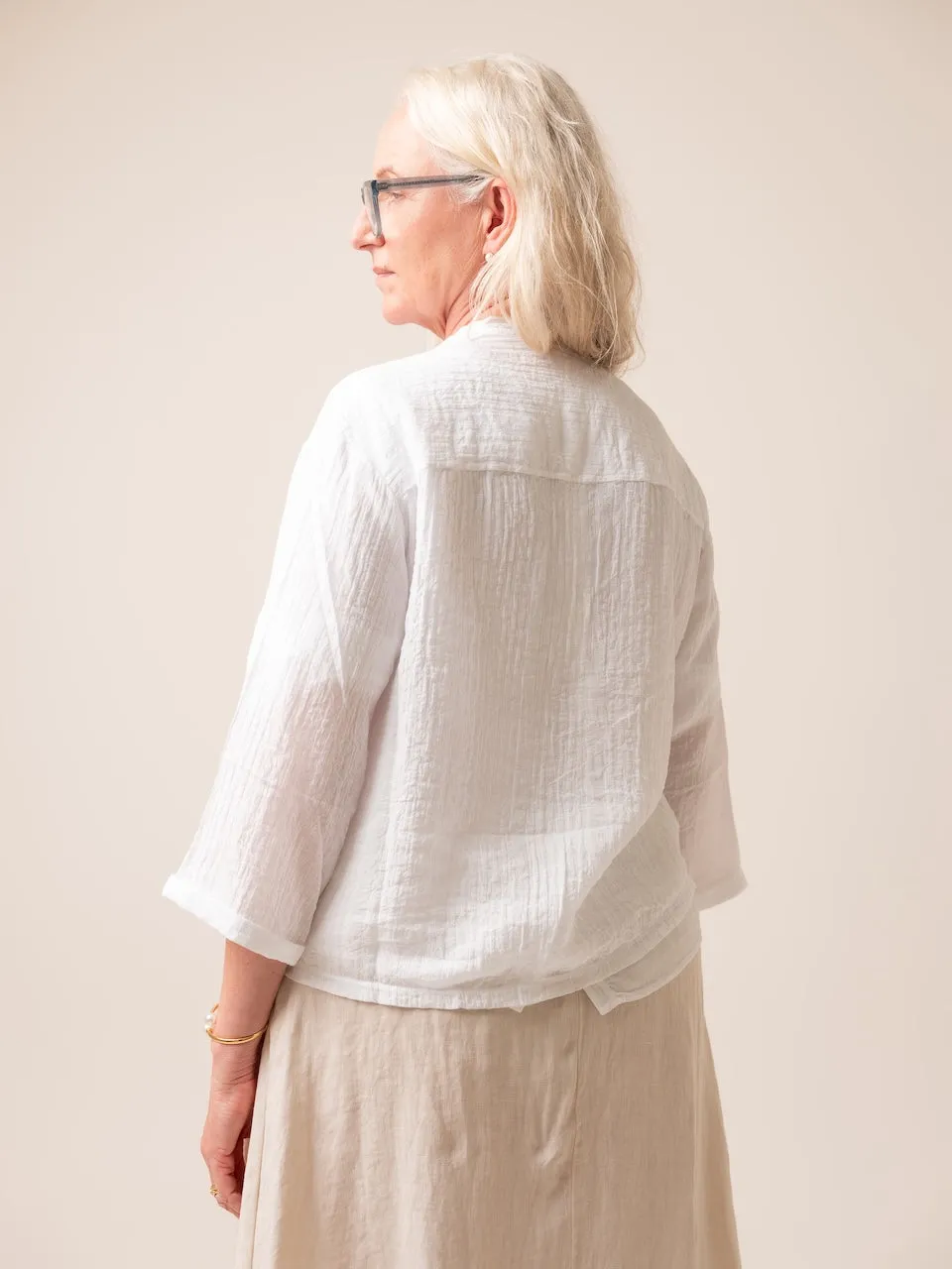 Transit Par Such Textural  Light Jacket in White